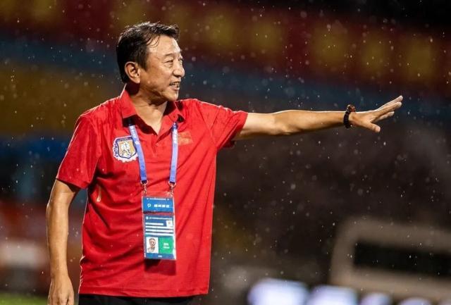 九游娱乐官网-中甲辽宁队主帅染红后掌掴裁判 退场时晕倒在地