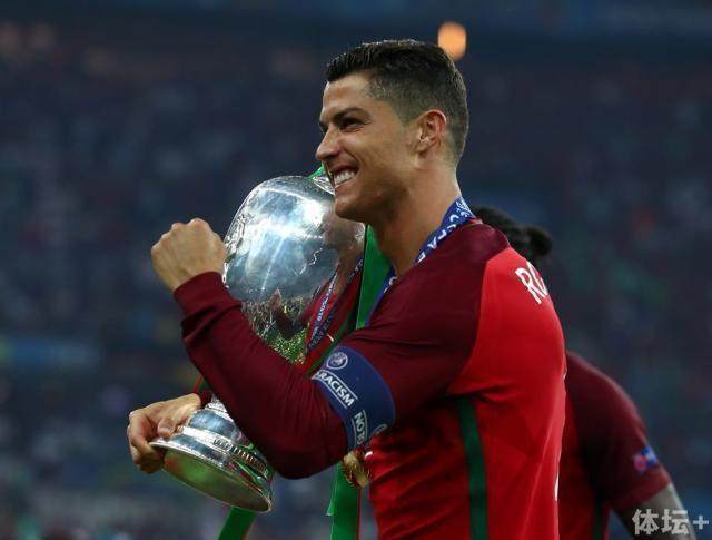 九游娱乐平台-2016的C罗到2022的梅西: 干就干好，争就争王