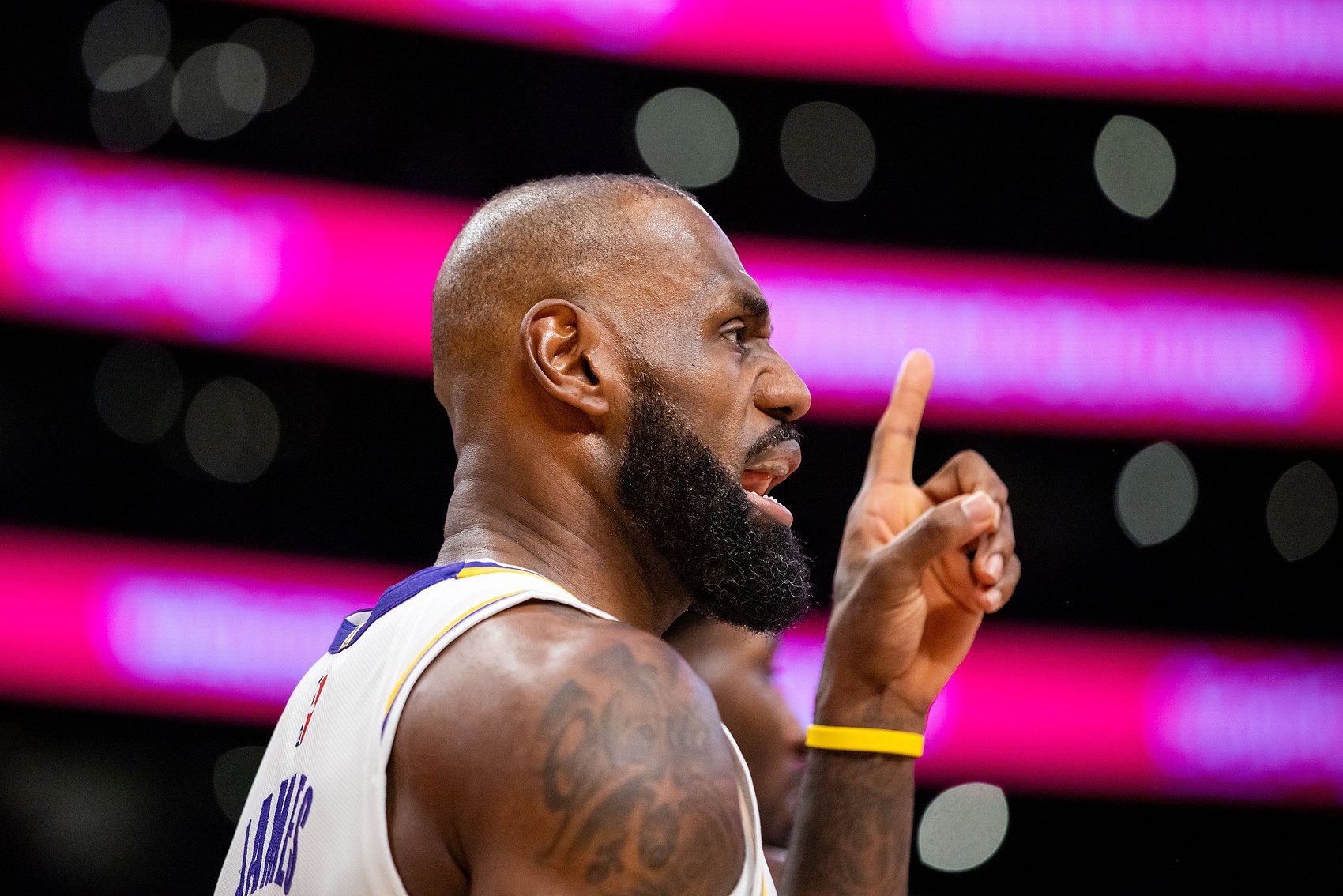 九游娱乐官网-夸梅:詹姆斯通过富保罗控制了联盟 让NBA修改规则&允许他走步